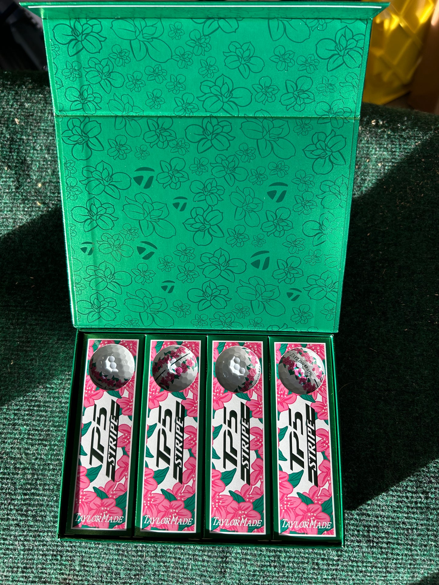 Taylormade TP5 2025 Masters Edition season starter  Azalea Golf balls